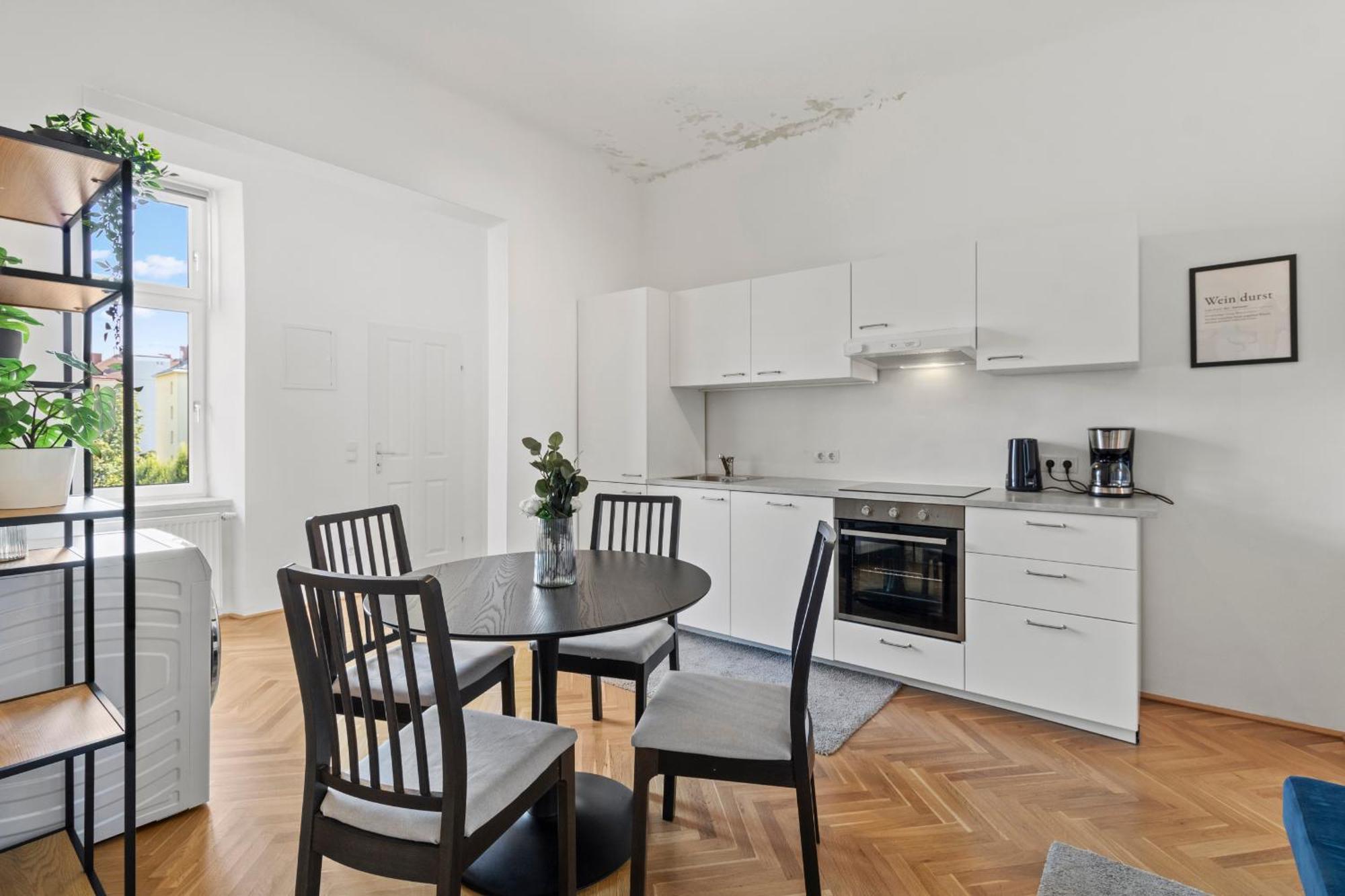 Balcony Apartment, 4 Min To U3 Zipperer Strasse Wien
